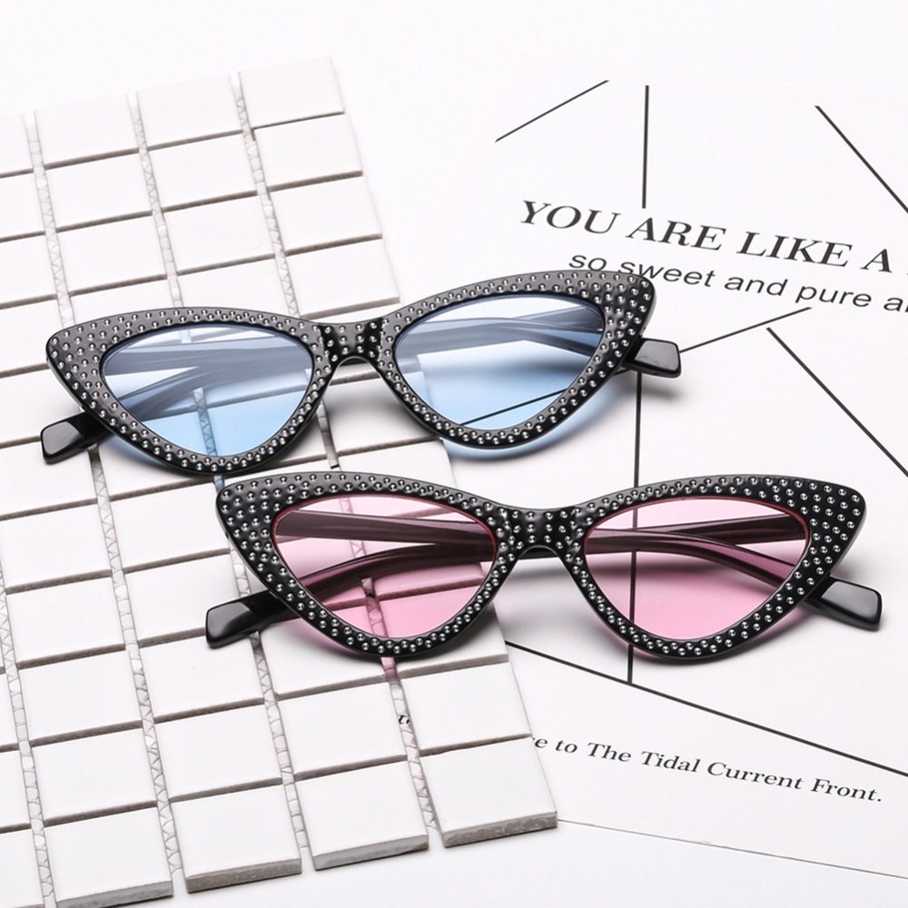 Vintage Women Cat-eye Sunglasses Fashion Rhinestone Sport Street Snap Eyewear Birthday Gift Black Frame and Gray Lens - Image 2