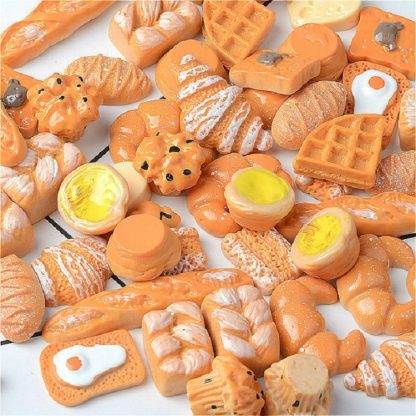 30 PCS  Resin DIY Accessories Simulation Food Play Bread Doll House Decoration Accessories, Random Style Delivery